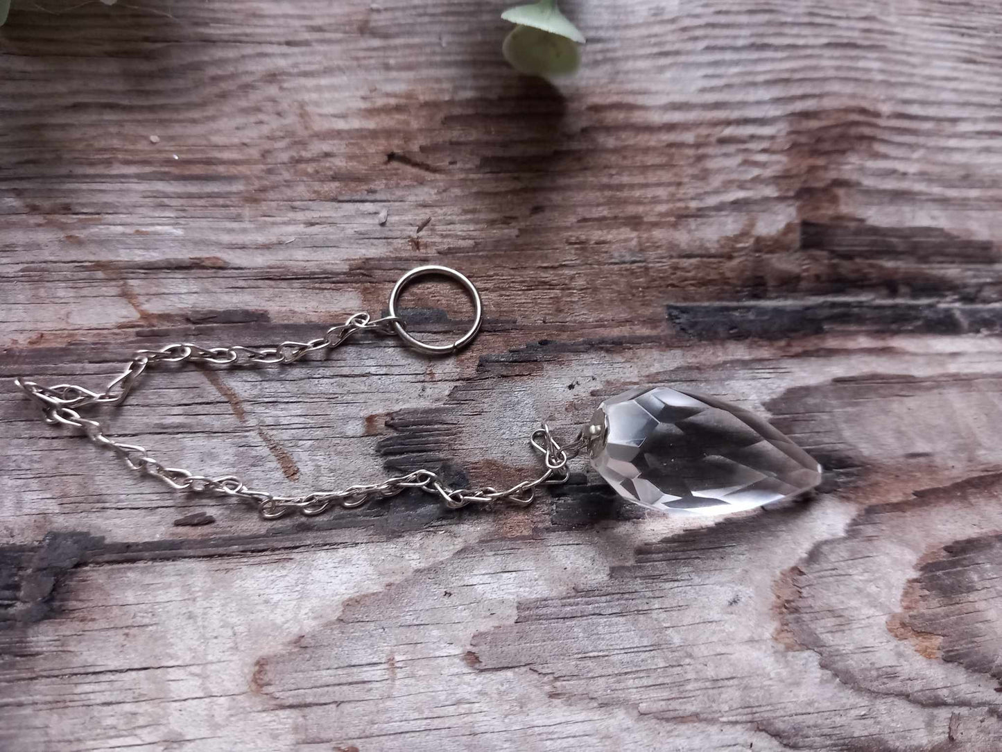 Kvarts / Rock crystal. Fasettslipt Pendulum