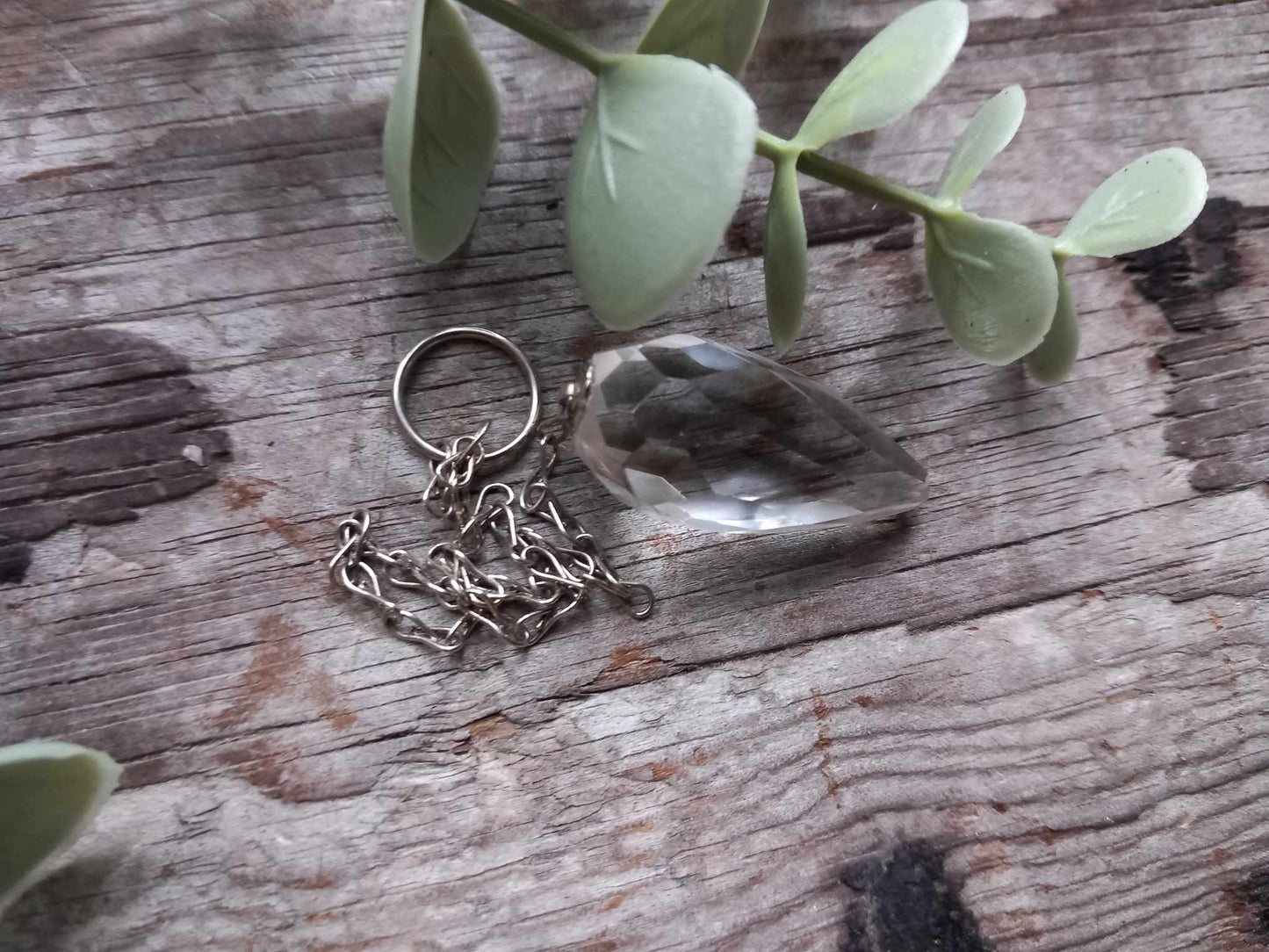 Kvarts / Rock crystal. Fasettslipt Pendulum