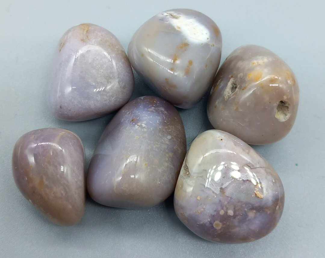 Aztec Royal Purple /Purple Kalsedon.
Tromlet stein ca 2 - 2,5 cm