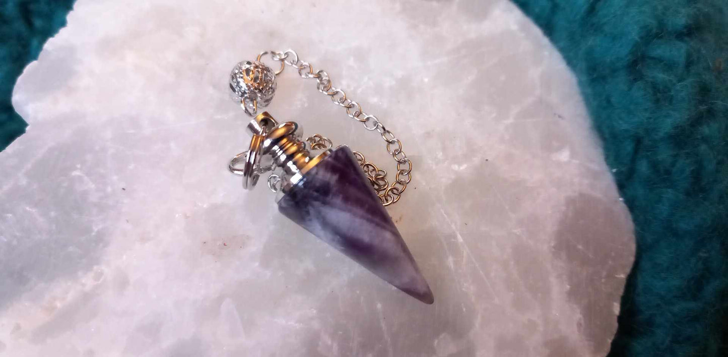 Spiss Pendulum. Ass krystaller