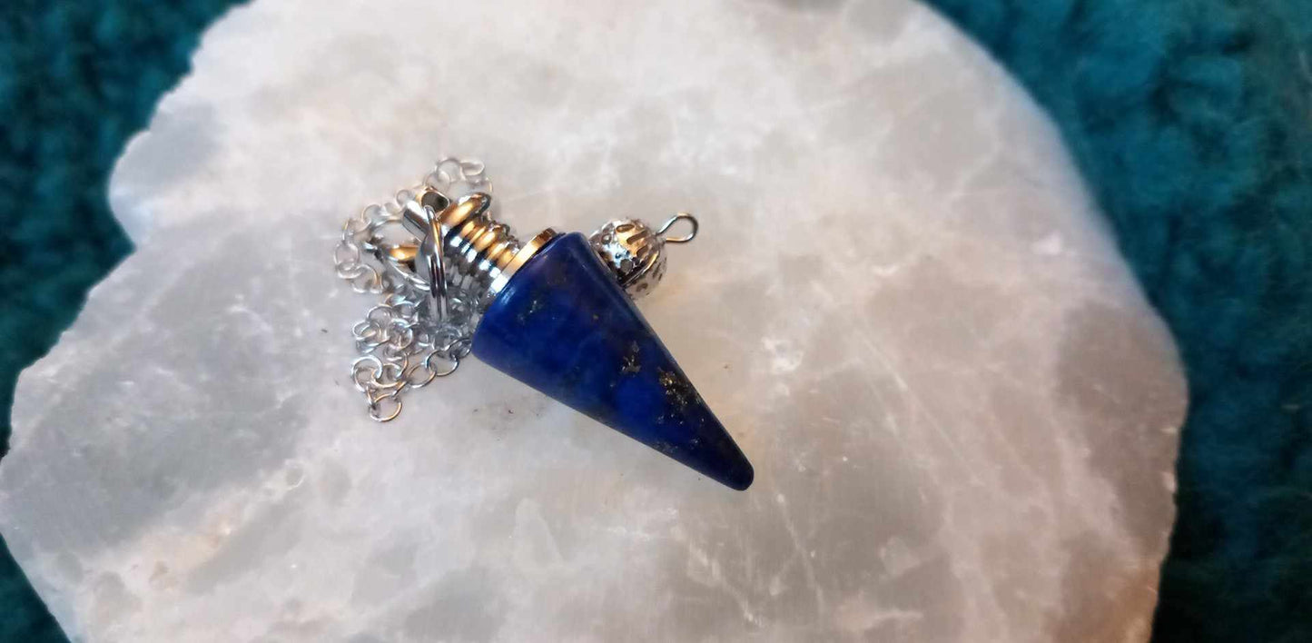 Spiss Pendulum. Ass krystaller