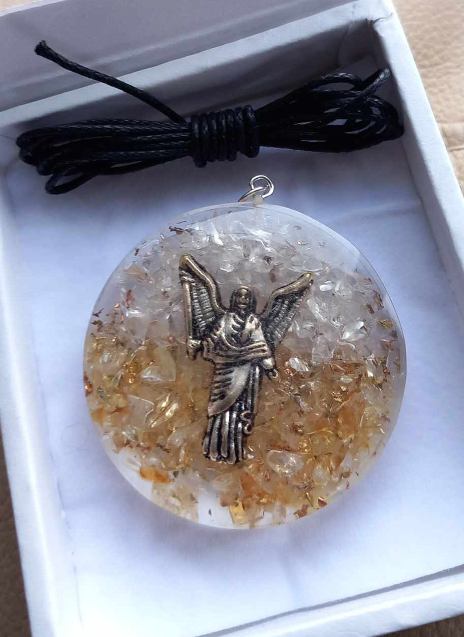 Oregone amulett med Erkeengelen Uriel.