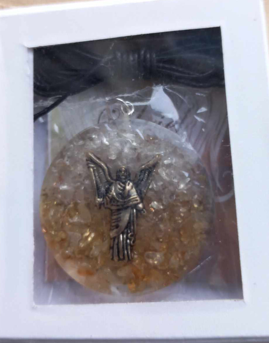 Oregone amulett med Erkeengelen Uriel.