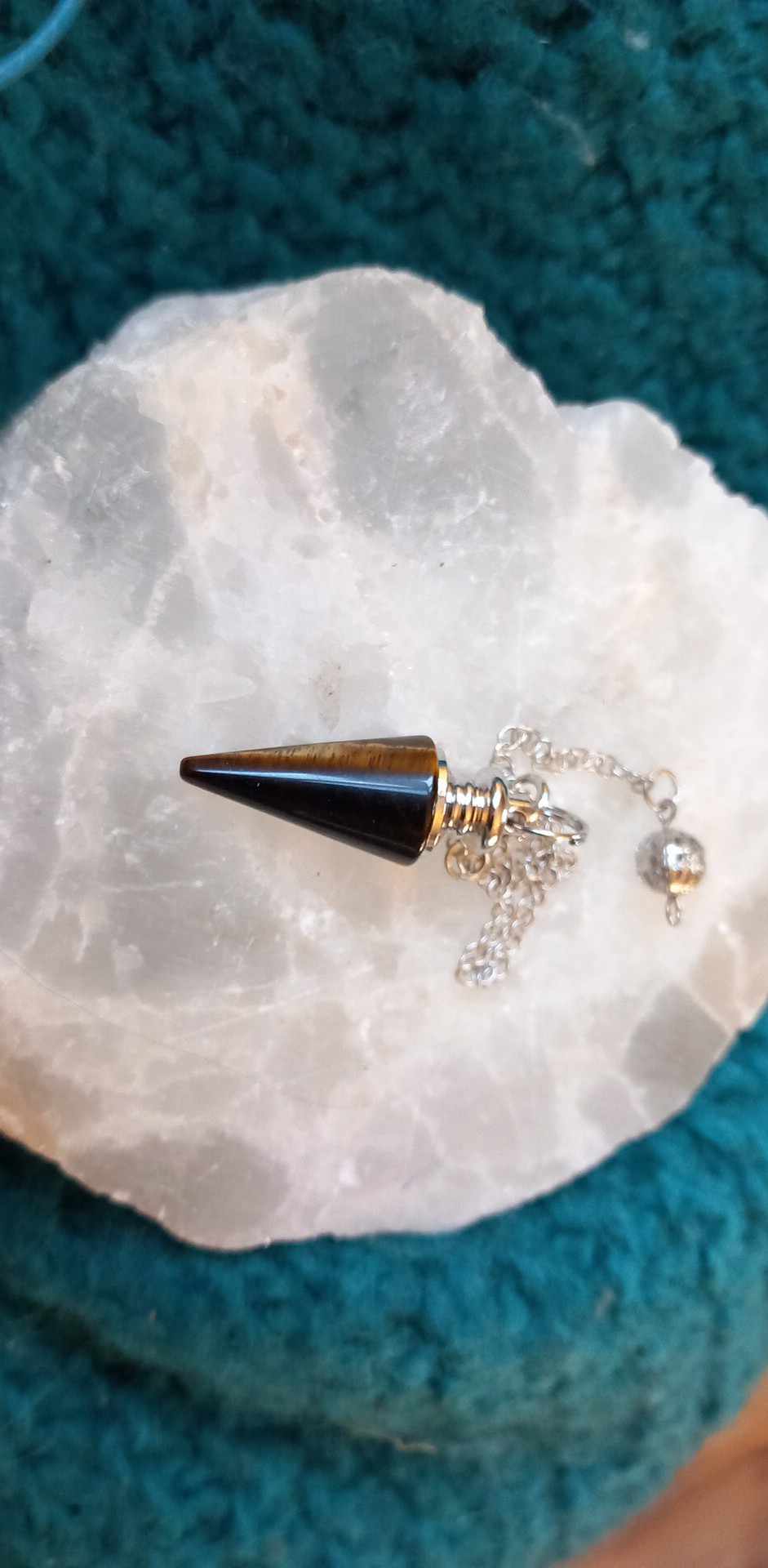 Spiss Pendulum. Ass krystaller