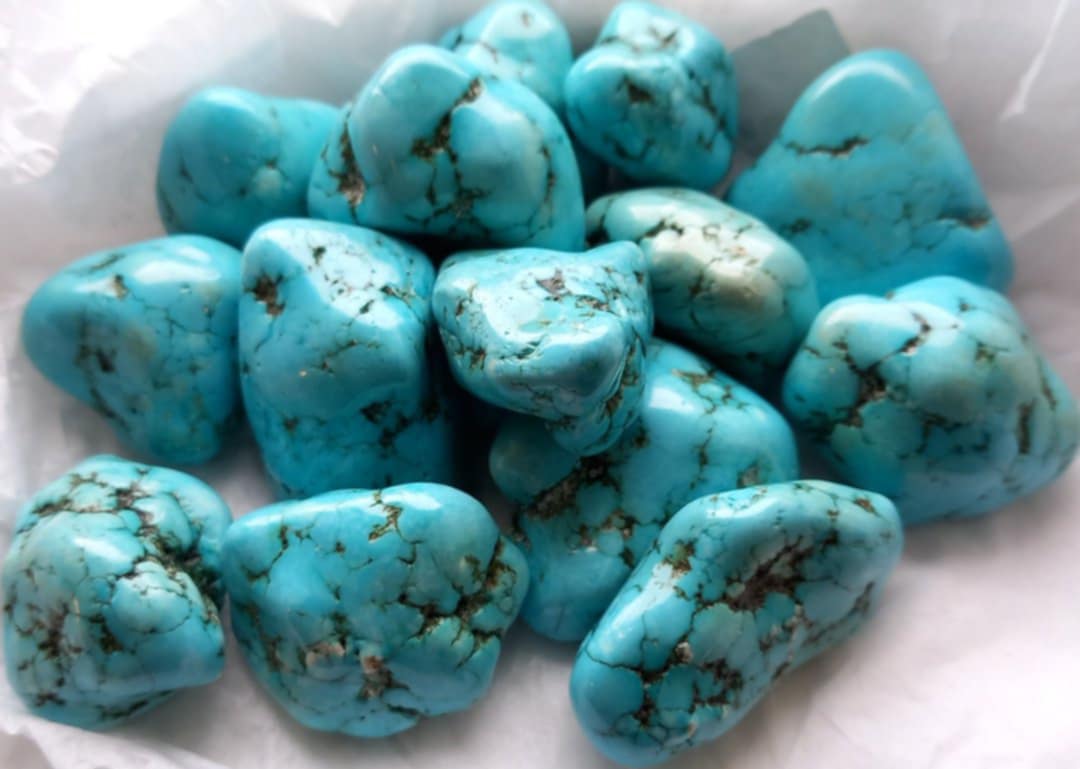 Magnesite. Mariposite