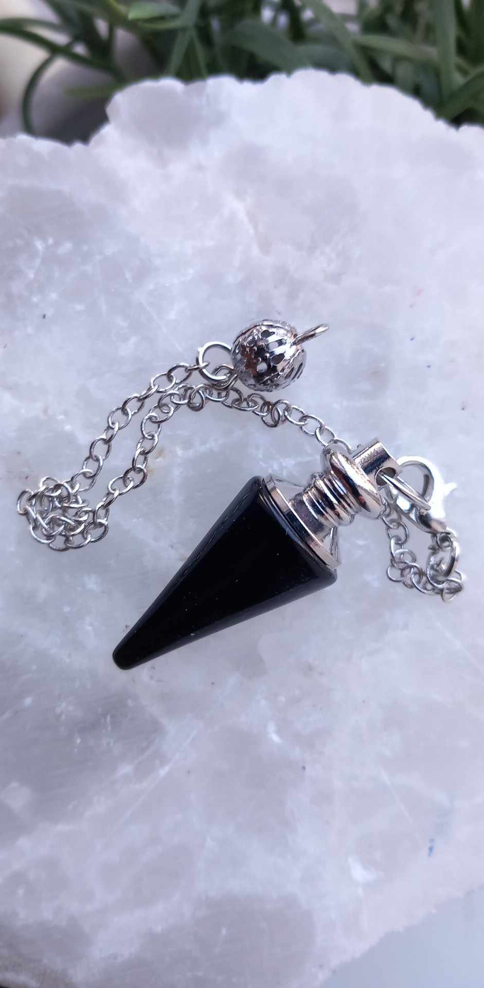 Spiss Pendulum. Ass krystaller