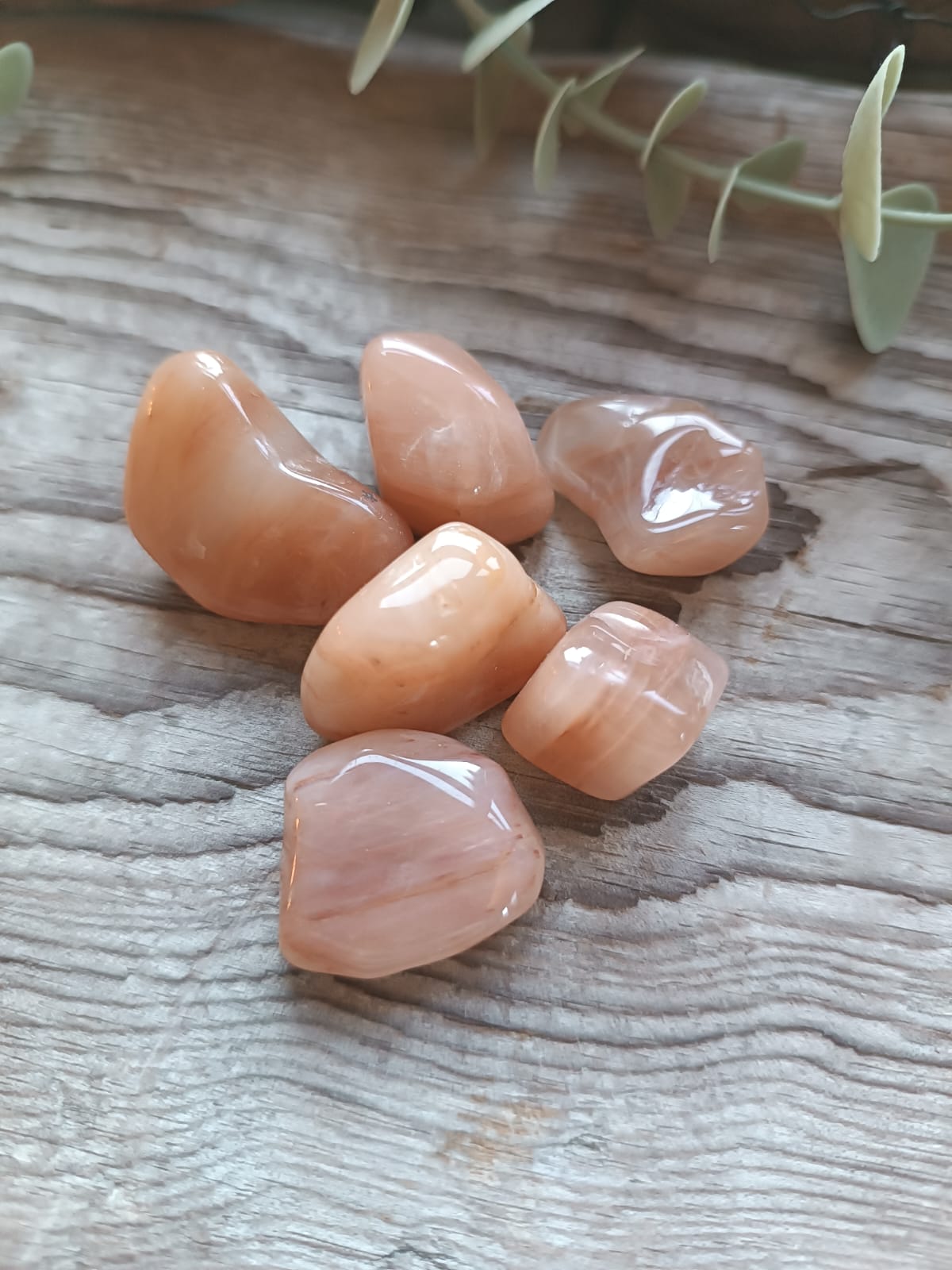 Aventurin rosa gjennomskinnelig. Ca 2 - 3 cm.