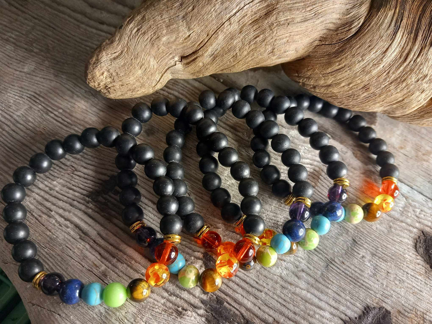 Sort agat armbånd med chakraperler