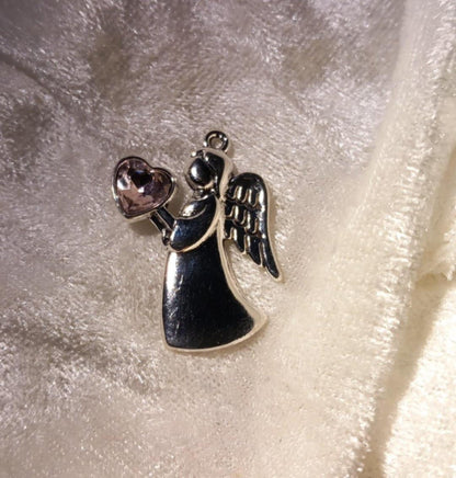 Beskyttelsesengel i metall.