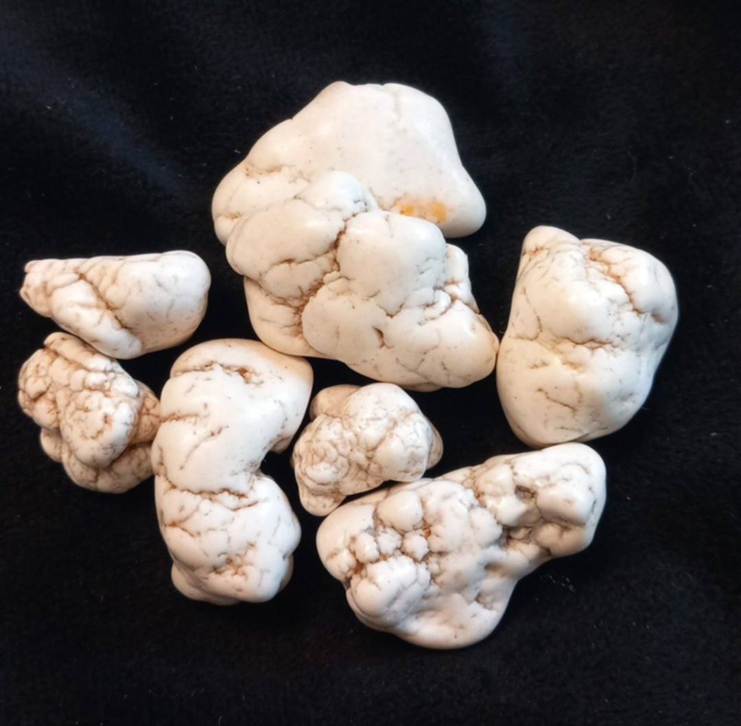 Magnesite. Mariposite