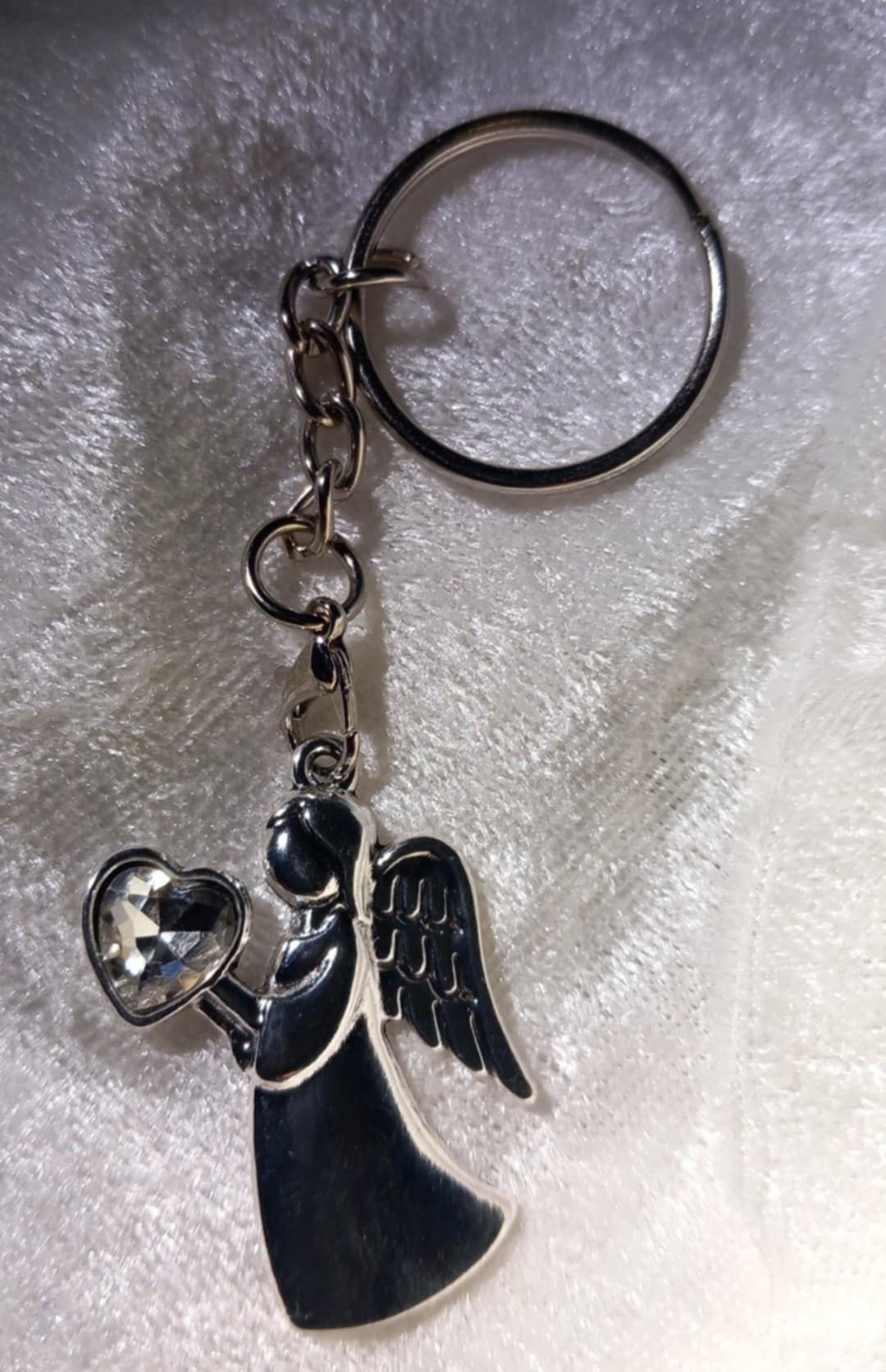 Beskyttelsesengel i metall.